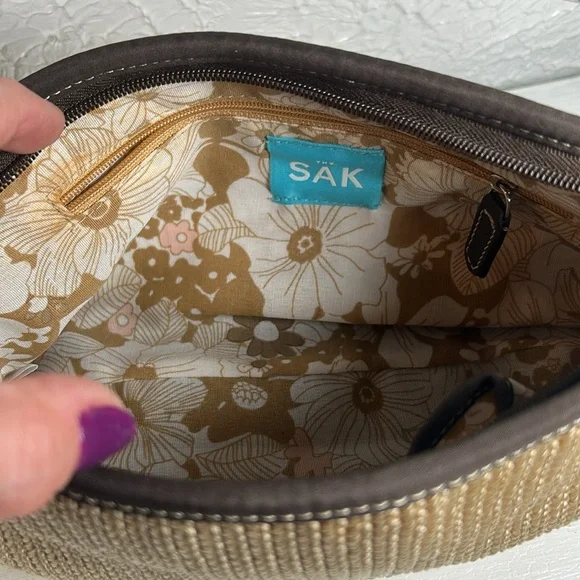 The SAK Tan and Brown Knit Leather Shoulder Bag w/ Hang Tag Leather Pad Bottom - Picture 6 of 16